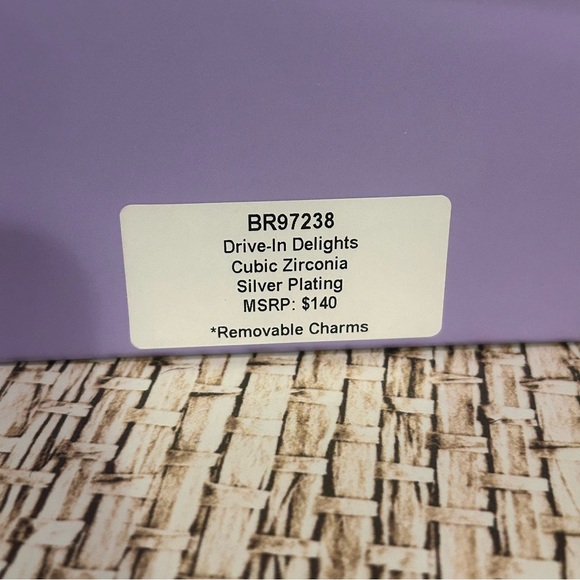 🐾 Drive In Delights 🐾 - Picture 6 of 6